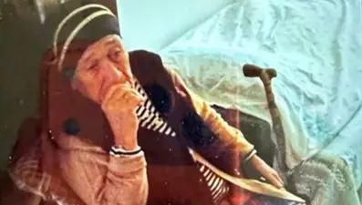 Kan donduran cinayet. Anneannesini "gezmeye" diye çıkarıp bastonla öldürdü