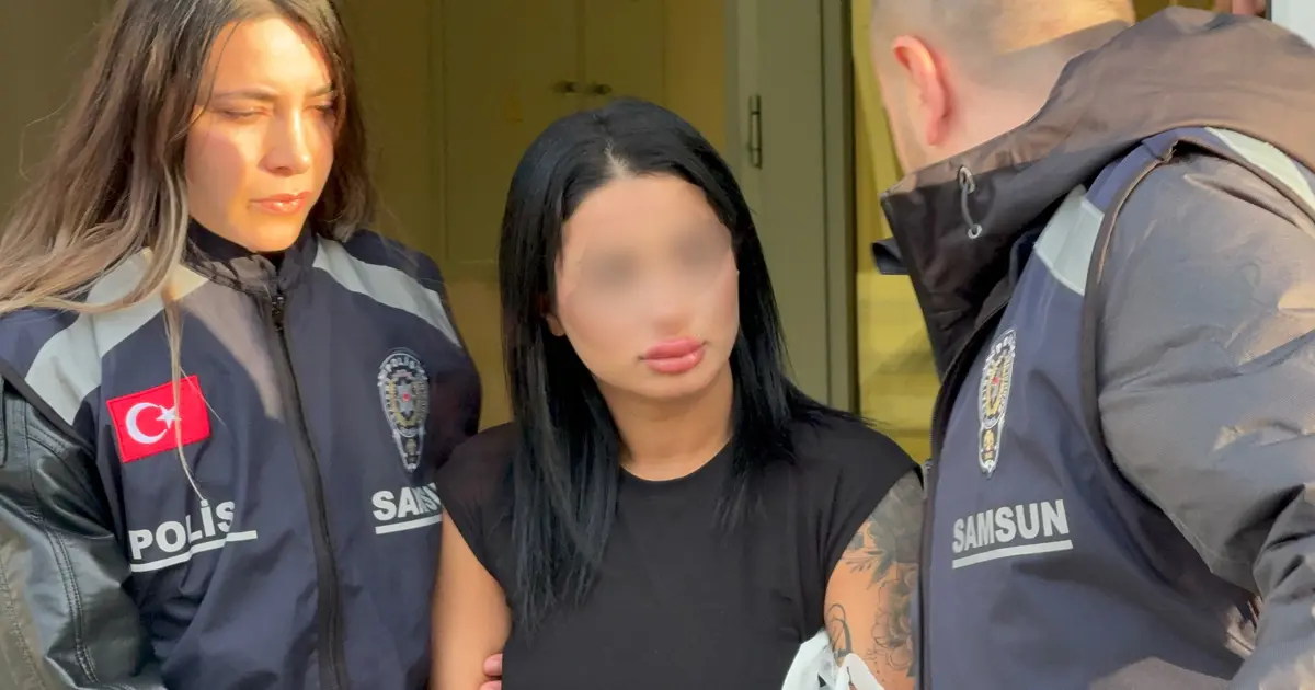 Gasp ettikleri telefonla dudak dolgusu yaptılar