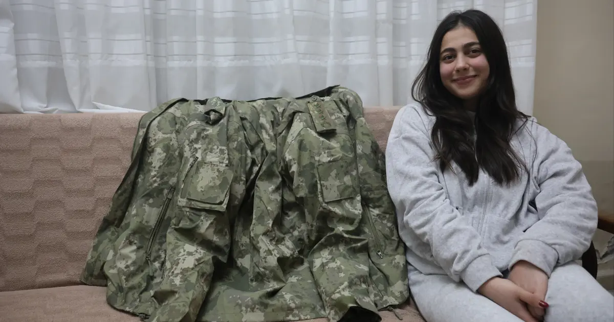 Depremde kendisine montunu veren albayla görüştü. 3 yıldır emanetini vermeyi bekliyor