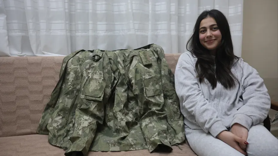 Depremde kendisine montunu veren albayla görüştü. 3 yıldır emanetini vermeyi bekliyor