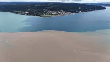 Sabahın ilk ışıklarıyla ortaya çıktı. Boğaz suları renk değiştirdi