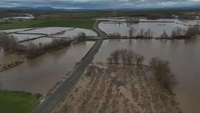Tunca Nehri alarm veriyor: Tarım arazileri ve yollar sular altında kaldı
