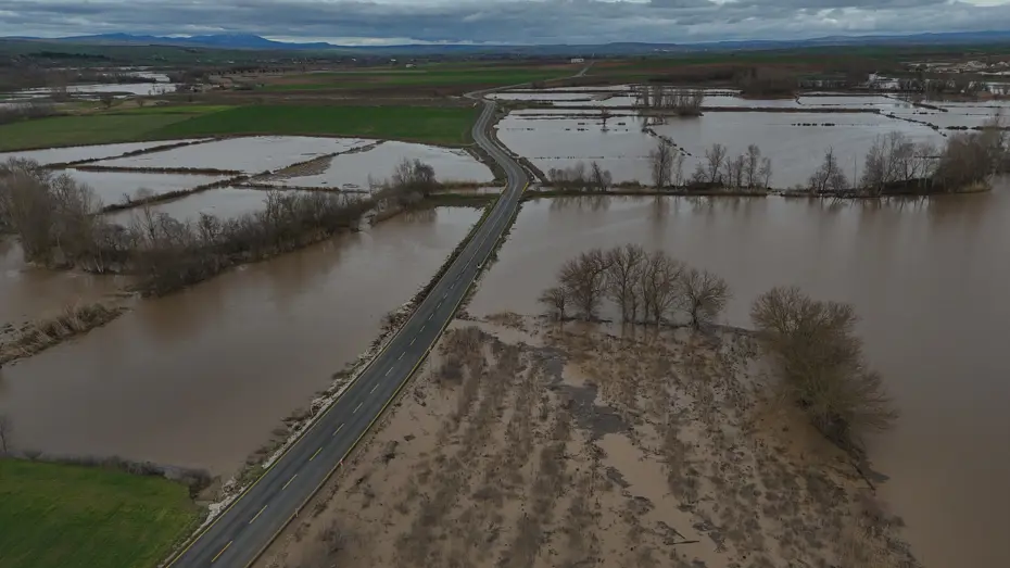 Tunca Nehri alarm veriyor: Tarım arazileri ve yollar sular altında kaldı