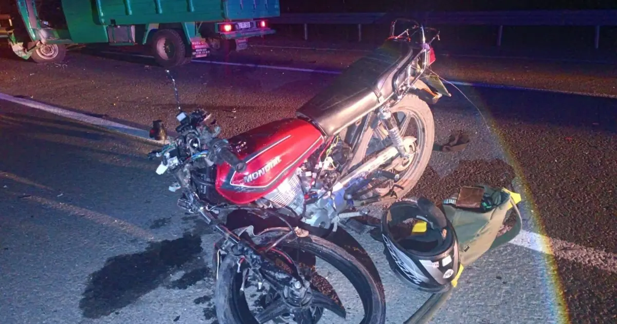 Kamyonet motosikletle çarpıştı, kuzenler öldü