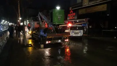 İstinat duvarı çöktü, 6 katlı bina boşaltıldı