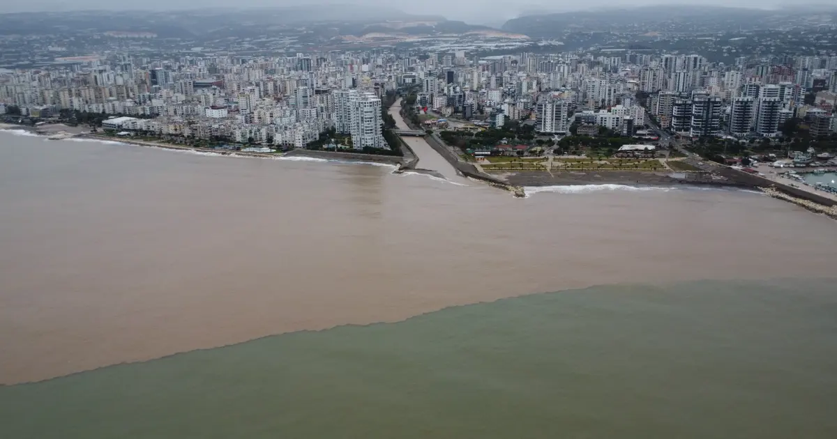 Mersin'i sel vurdu, Akdeniz kahverengiye büründü
