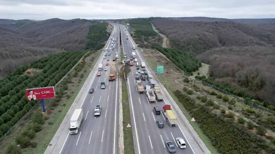 Kuzey Marmara Otoyolu’nda kaza. Şeritler trafiğe kapatıldı
