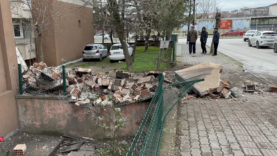 Edirne’de facianın eşiğinden dönüldü: Apartman bacası yola düştü