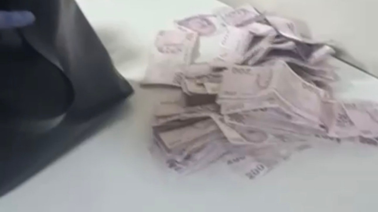 "Baron abla" lakaplı torbacı kadın, motokurye taktiğiyle yakalandı. Polis pizzacı kılığına girdi