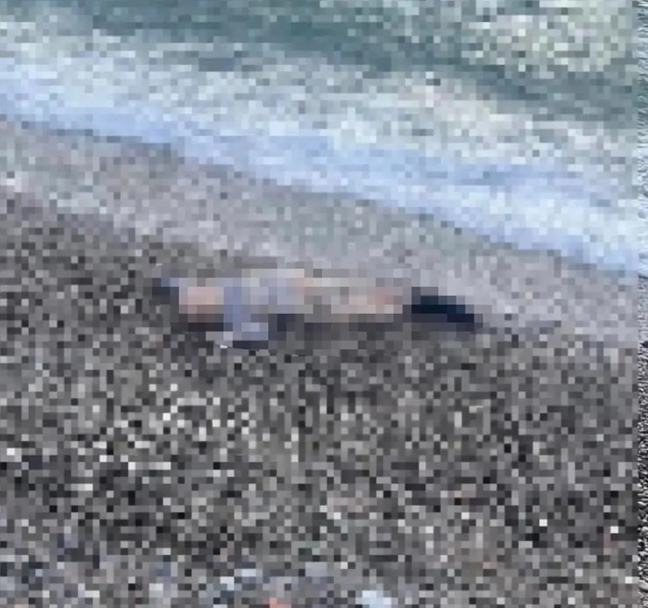 İzmir'de sahile vurmuş bir çocuk cesedi bulundu