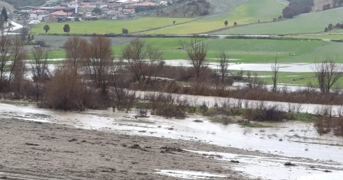 Sağanak iki gün durmadı. Çay ve dereler taştı