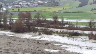 Sağanak iki gün durmadı. Çay ve dereler taştı