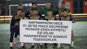 Halı saha izni için eşine pankartlı teşekkür