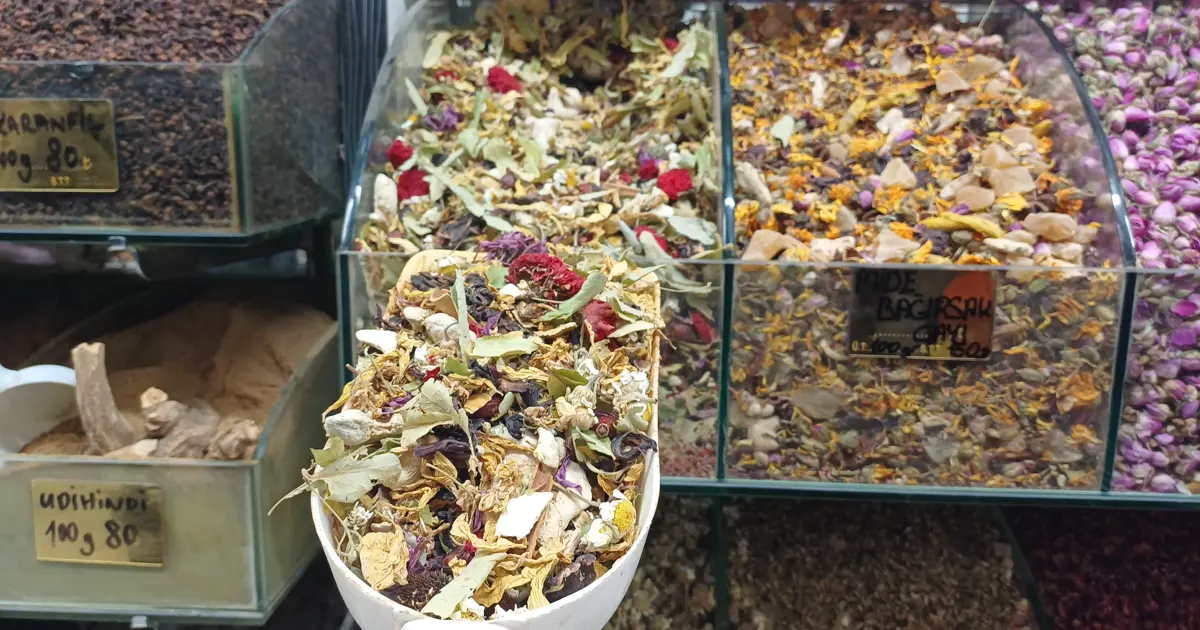 Geçmeyen öksürüğün doğal şurubu. Gripsavar özelliği var