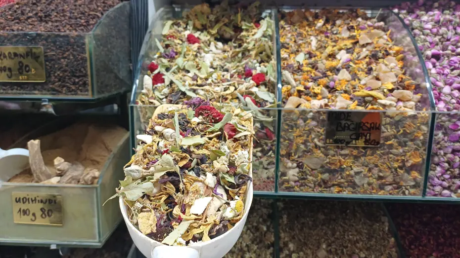 Geçmeyen öksürüğün doğal şurubu. Gripsavar özelliği var