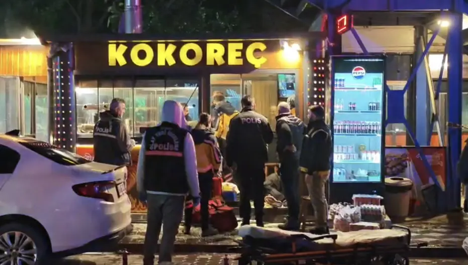 Edremit'te kokoreç dükkanına silahlı saldırı. 2'si ağır 3 yaralı
