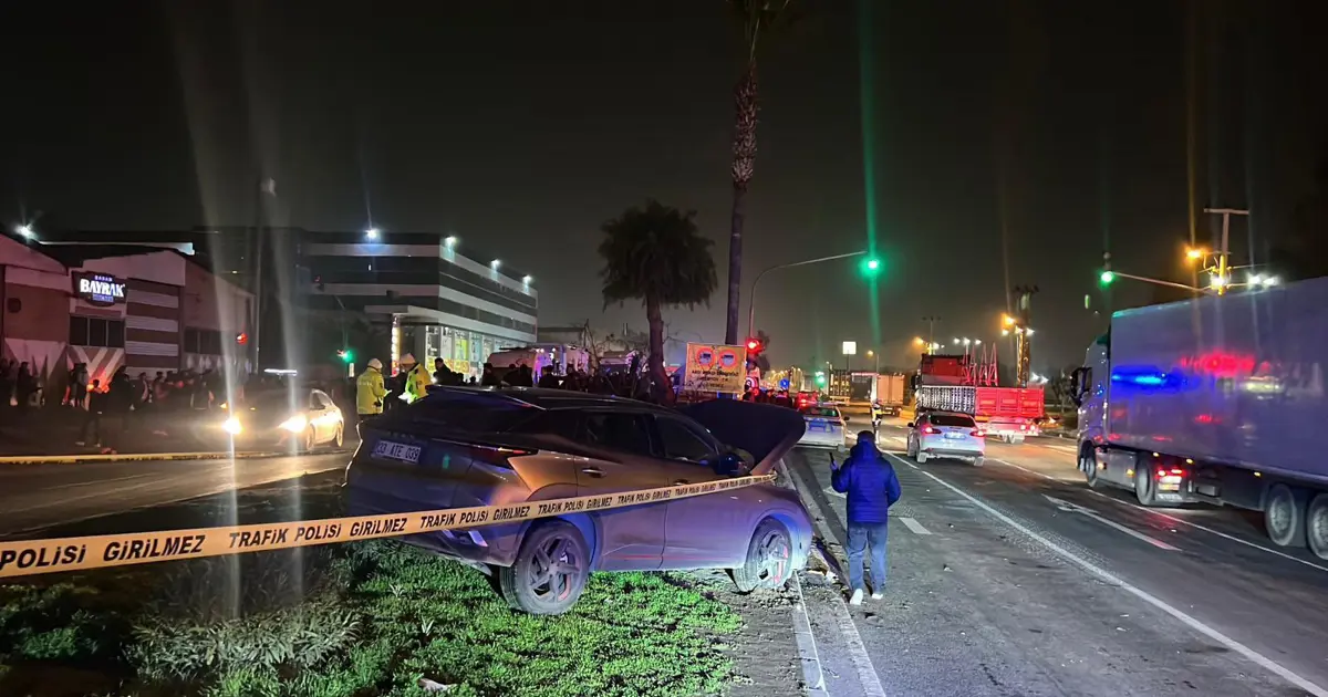 Araç yaya geçidinden geçmek isteyenlere çarptı: 3 ölü, 3 yaralı