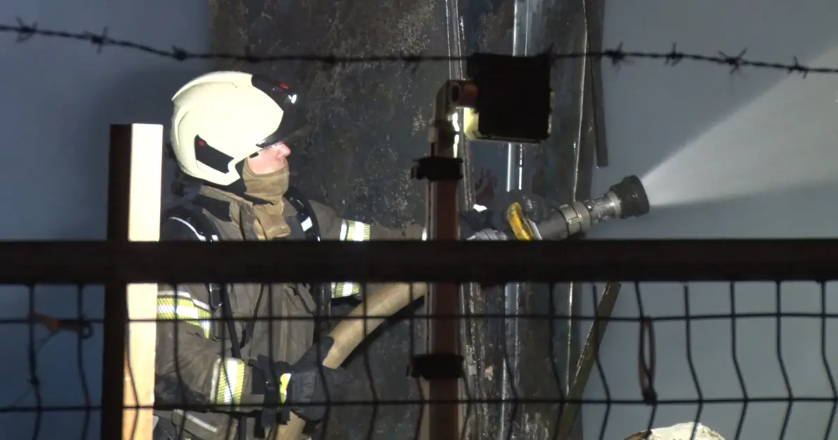 Mermer atölyesinde yangın: 2 kişi dumandan etkilendi