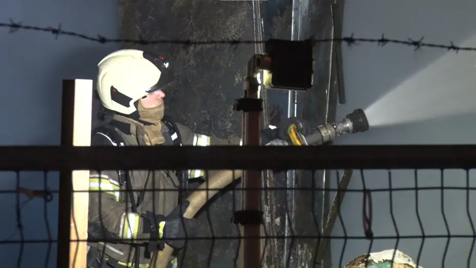 Mermer atölyesinde yangın: 2 kişi dumandan etkilendi