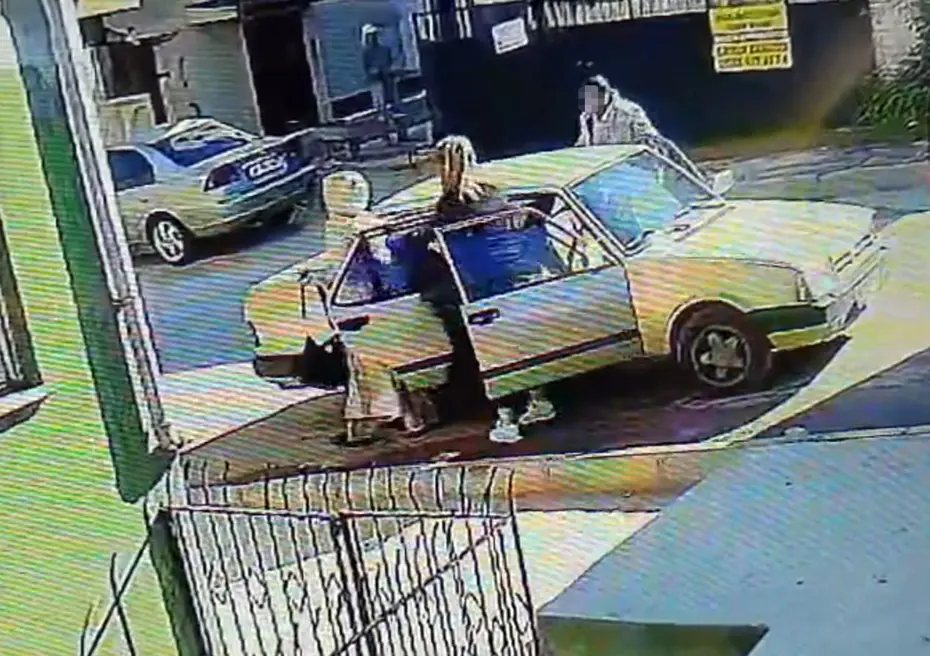 Evine hırsız girdiği şüphesiyle döndü, hırsız eşi ve akrabaları çıktı