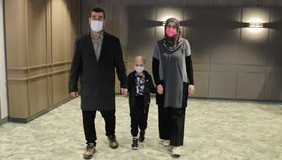 Depremzede Taha bu sefer babasının verdiği ilikle hayata tutundu