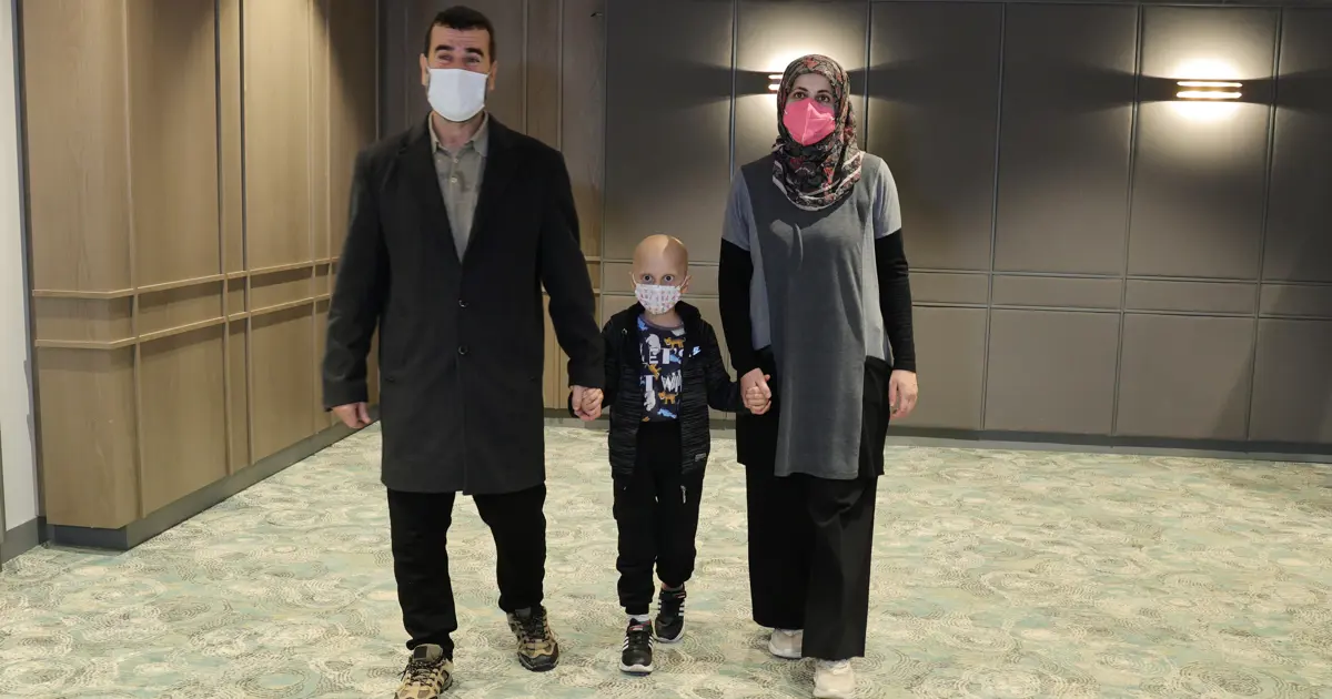 Depremzede Taha bu sefer babasının verdiği ilikle hayata tutundu