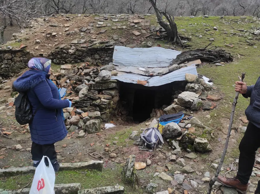 Yeraltında gizemli yapı. Köylüler tesadüfen buldu, içinde isimsiz bir mezar var 3