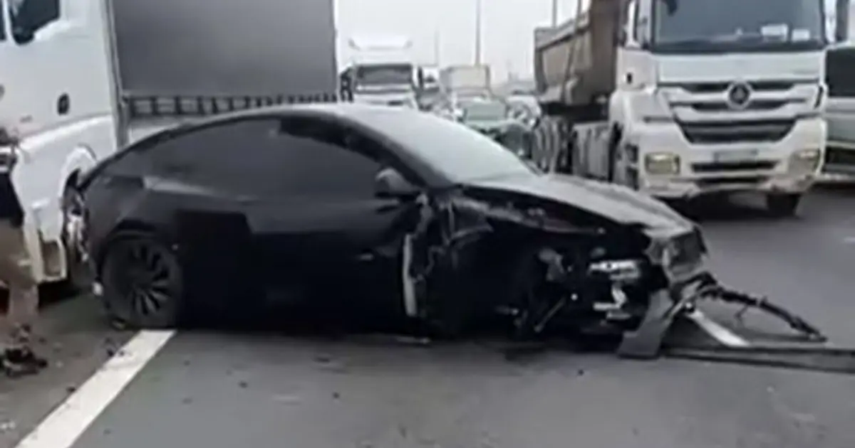 Otopilottaki Tesla TEM'de karşı şeride daldı
