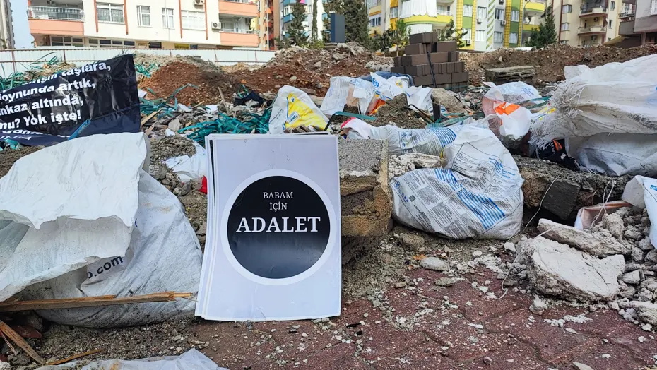 Alpargün Apartmanı'nda yitirdikleri yakınlarını andılar: 