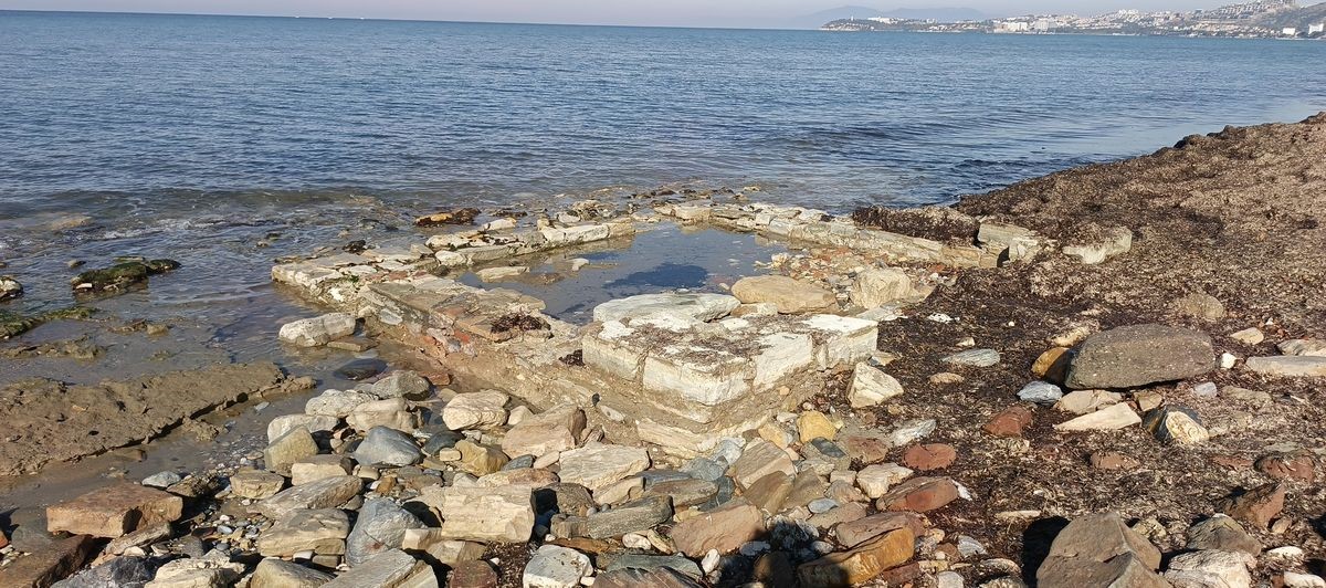 Kuşadası'nda sağanak yağış sonrası ortaya çıktı