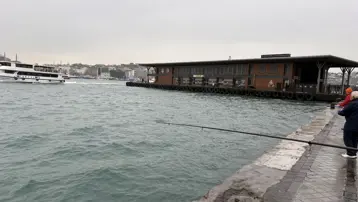 Karaköy'de denizde kadın cesedi bulundu
