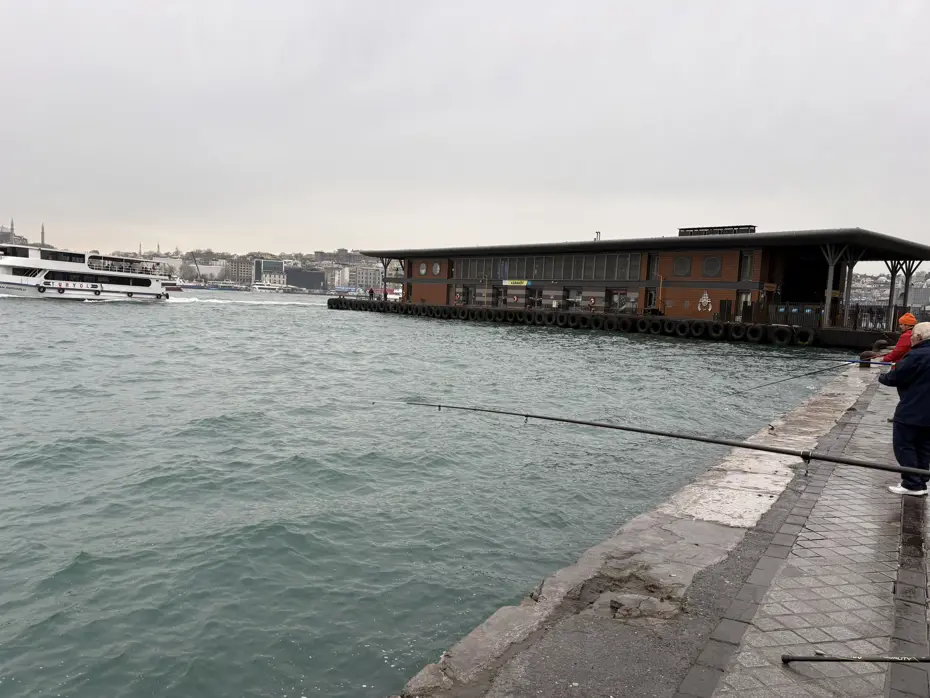 Karaköy'de denizde kadın cesedi bulundu

