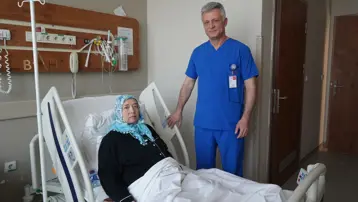 Nefes alamıyor, sağlıkla yürüyemiyordu. Vücudundan 10,5 kilogramlık kitle çıkarıldı