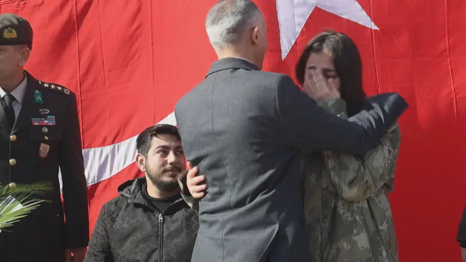 3 yıldır saklıyordu. Depremde kendisine parkasını veren albayla buluştu
