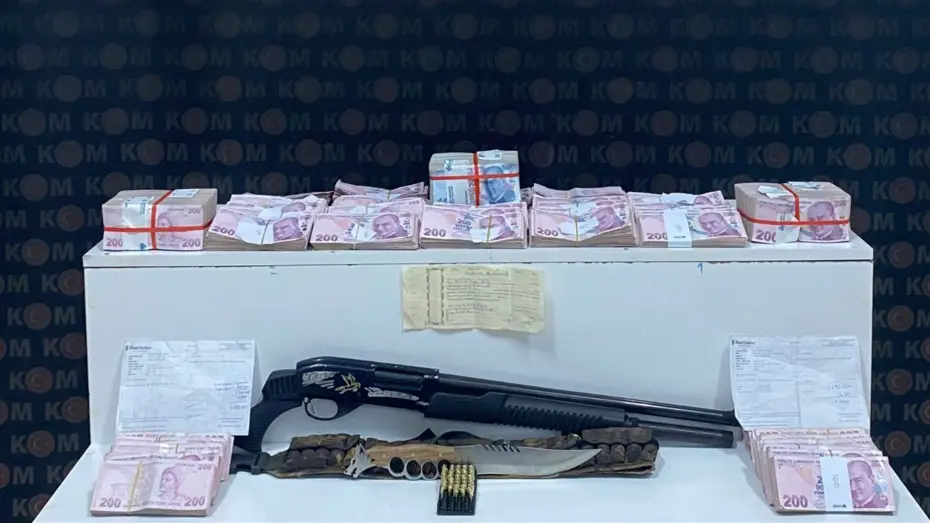 Tefecilik operasyonunda yatağın altından poşetler dolusu para çıktı