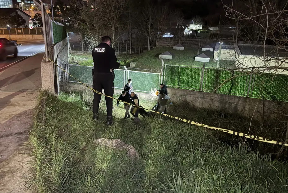 Eyüpsultan'da bir kişi yol kenarında ölü bulundu