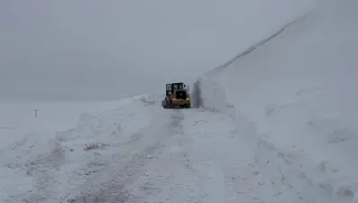 Bu mezrada hayat durdu. Kar kalınlığı 5 metreyi buldu