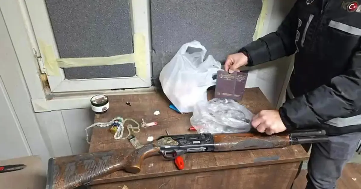 Gebze'de film gibi olay. Kaçırıp hastanelik ettiler, polise şikayet etmesin diye refakatçi gibi 12 gün başında beklediler