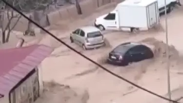 Hatay’da sağanak sele neden oldu, yollar göle döndü