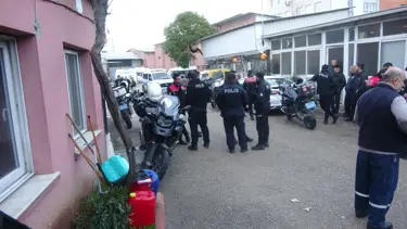 Dedikoduları duydu, eski iş yerini bastı. 2'si ağır 4 yaralı