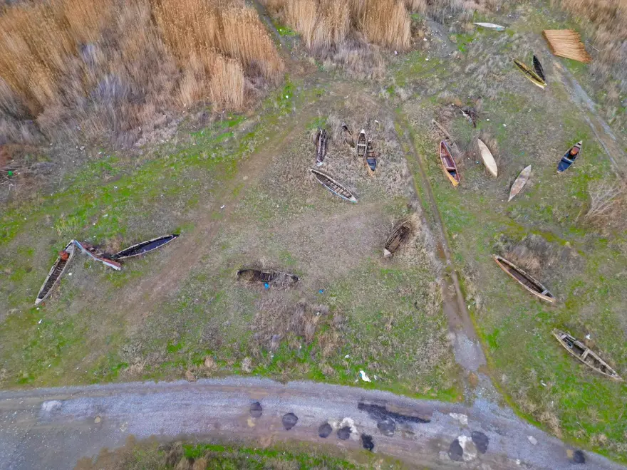 Türkiye'nin en büyük göllerinden. Kritik eşik aşıldı, simge kayıklar toprağa hapsoldu 