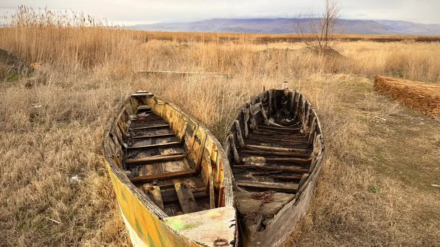 Türkiye'nin en büyük göllerinden. Kritik eşik aşıldı, simge kayıklar toprağa hapsoldu 4