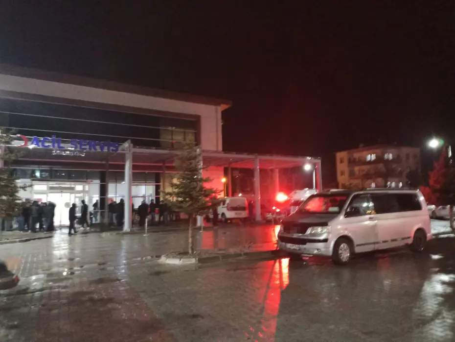 Aynası kırıldı diye otomobile ateş açtı. 2 ölü