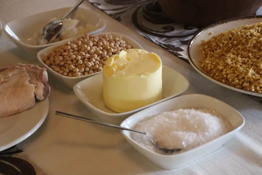 Dünyanın en uzun pişen yemeği. Krallar için kutsaldı, günün 3 öğünü yeniyor 1