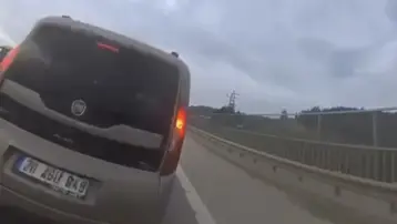 Bursa'da 113 kilometre hızla giden motosikletli çarptığı araca girdi
