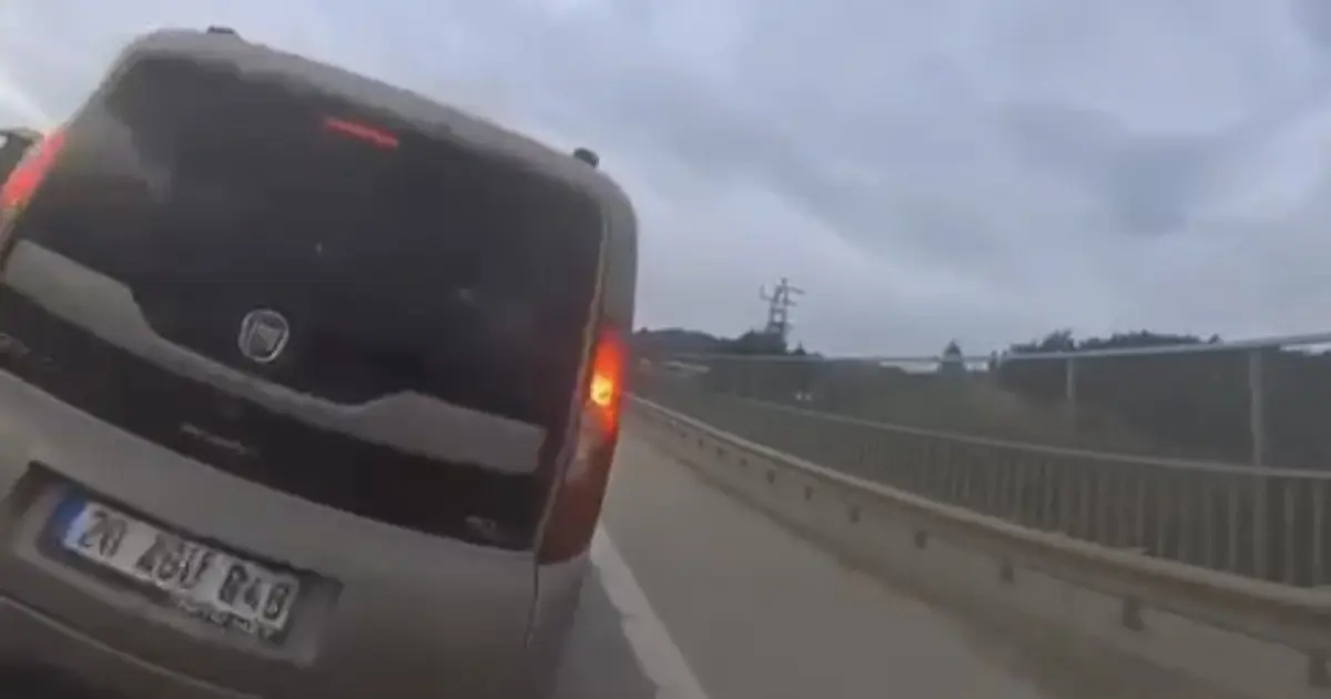 Bursa'da 113 kilometre hızla giden motosikletli çarptığı araca girdi