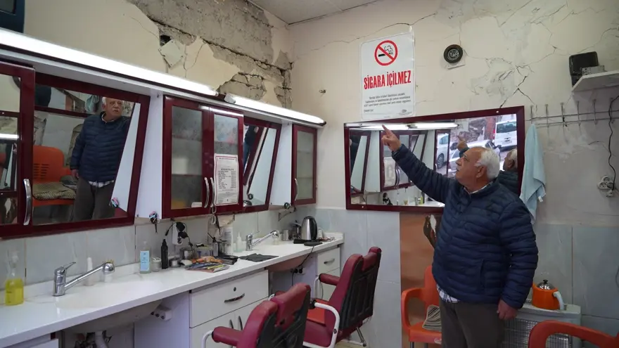 DEPREMDEN SONRA MESLEĞİNE SARILDI 1