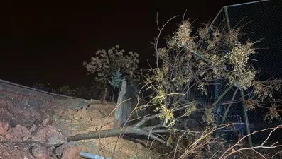 Siirt'te okulun istinat duvarı çöktü. Faciadan dönüldü