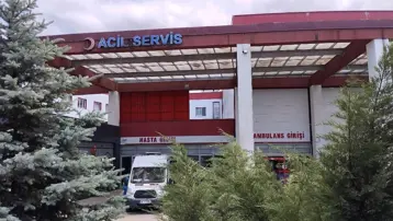 Polis memuru silahını temizlerken kendini vurdu
