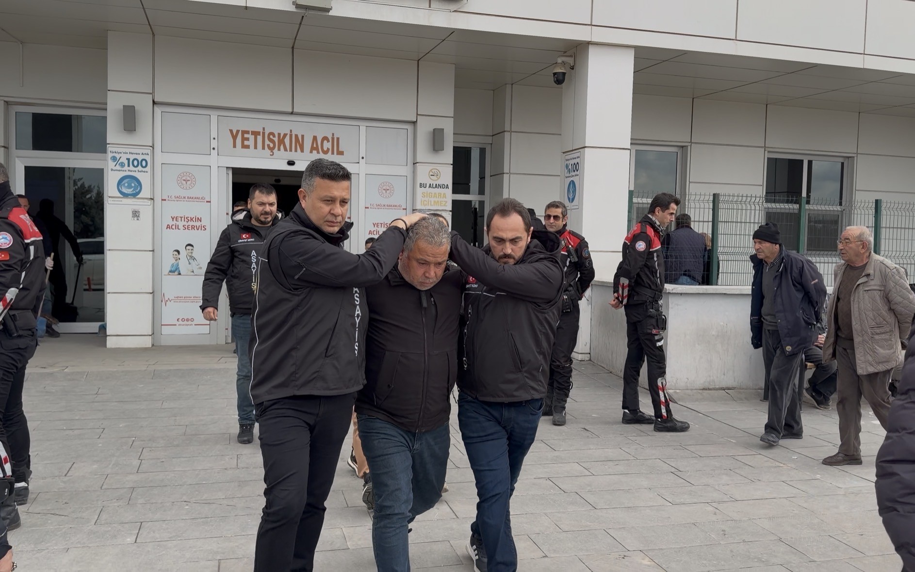 Aynası kırıldı diye 2 kişiyi öldüren kişi tutuklandı